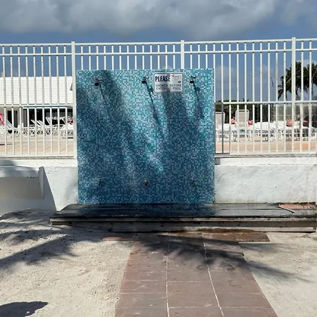 Castle Beach Studio,Tennis Court And Swimming Pool With Beach Access-2